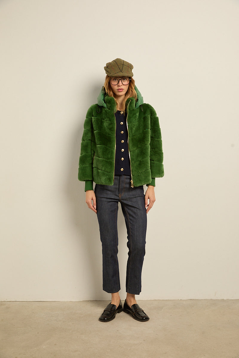 Chaqueta de piel rex verde con capucha desmontable