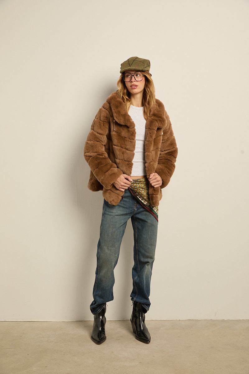 Chaqueta de piel rex con capucha