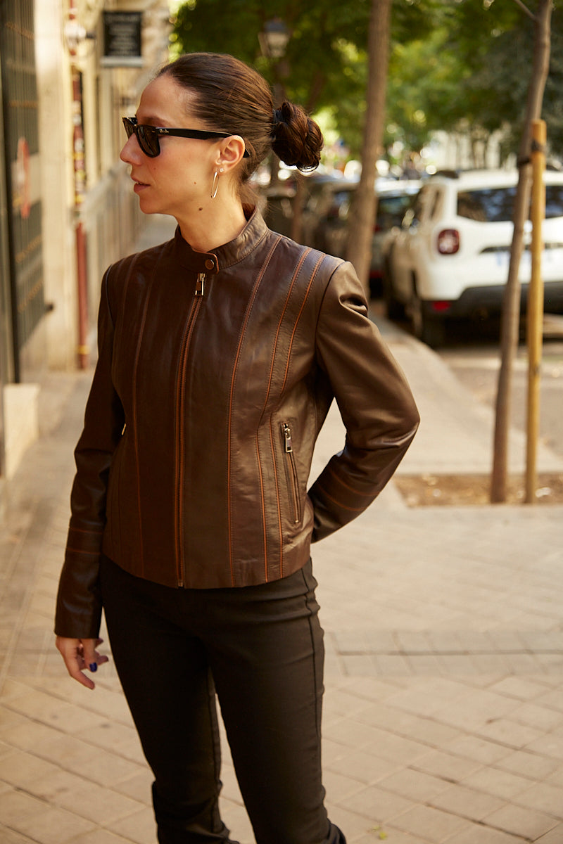Chaqueta de cuero cuello mao marrón