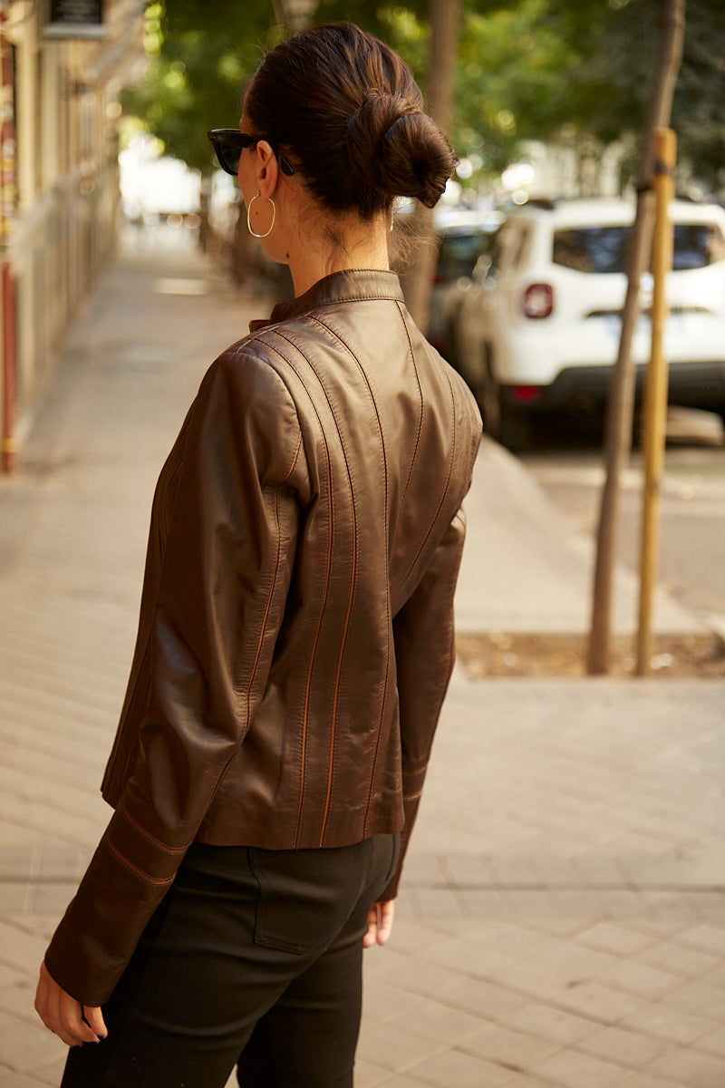 Chaqueta de cuero cuello mao marrón