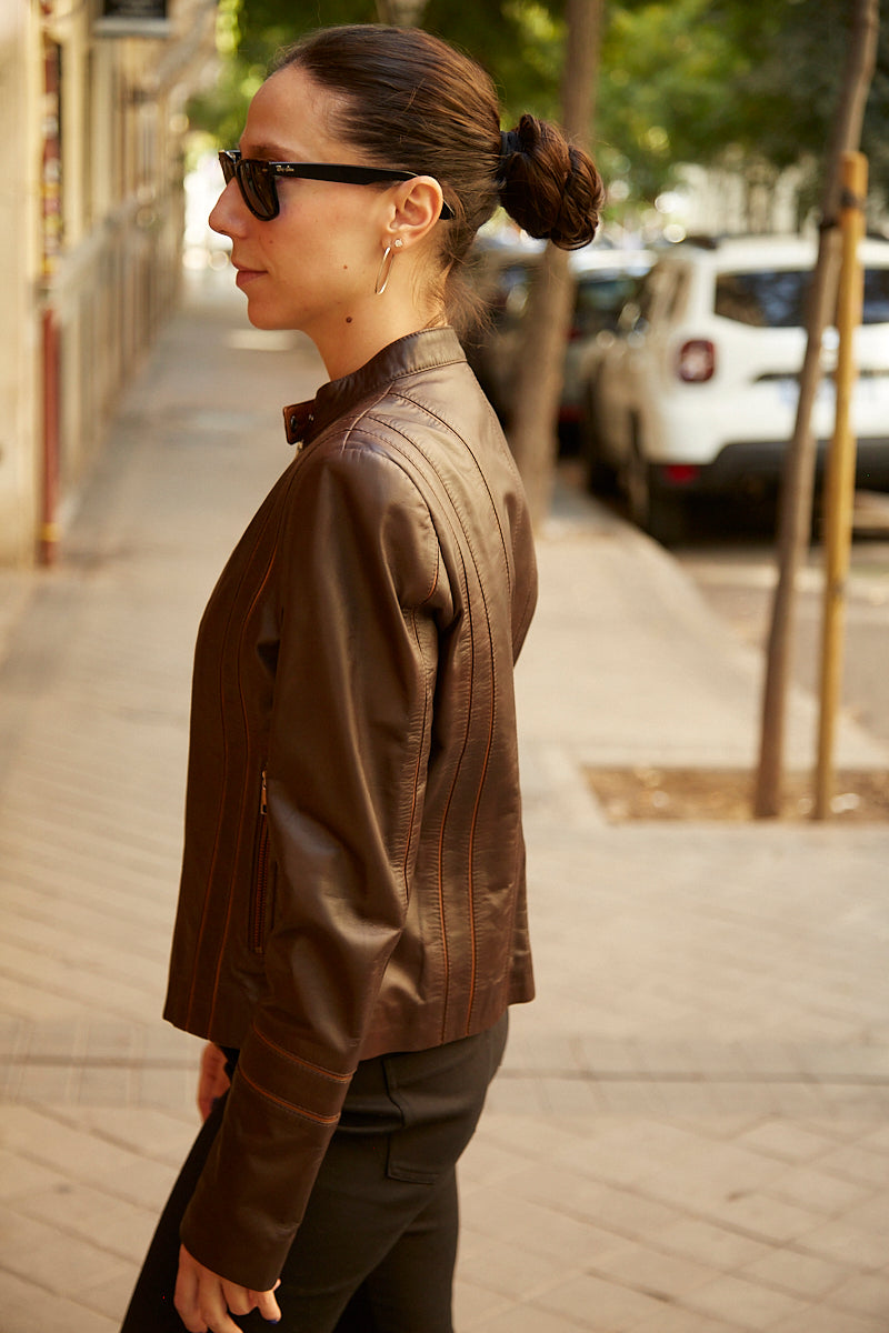 Chaqueta de cuero cuello mao marrón