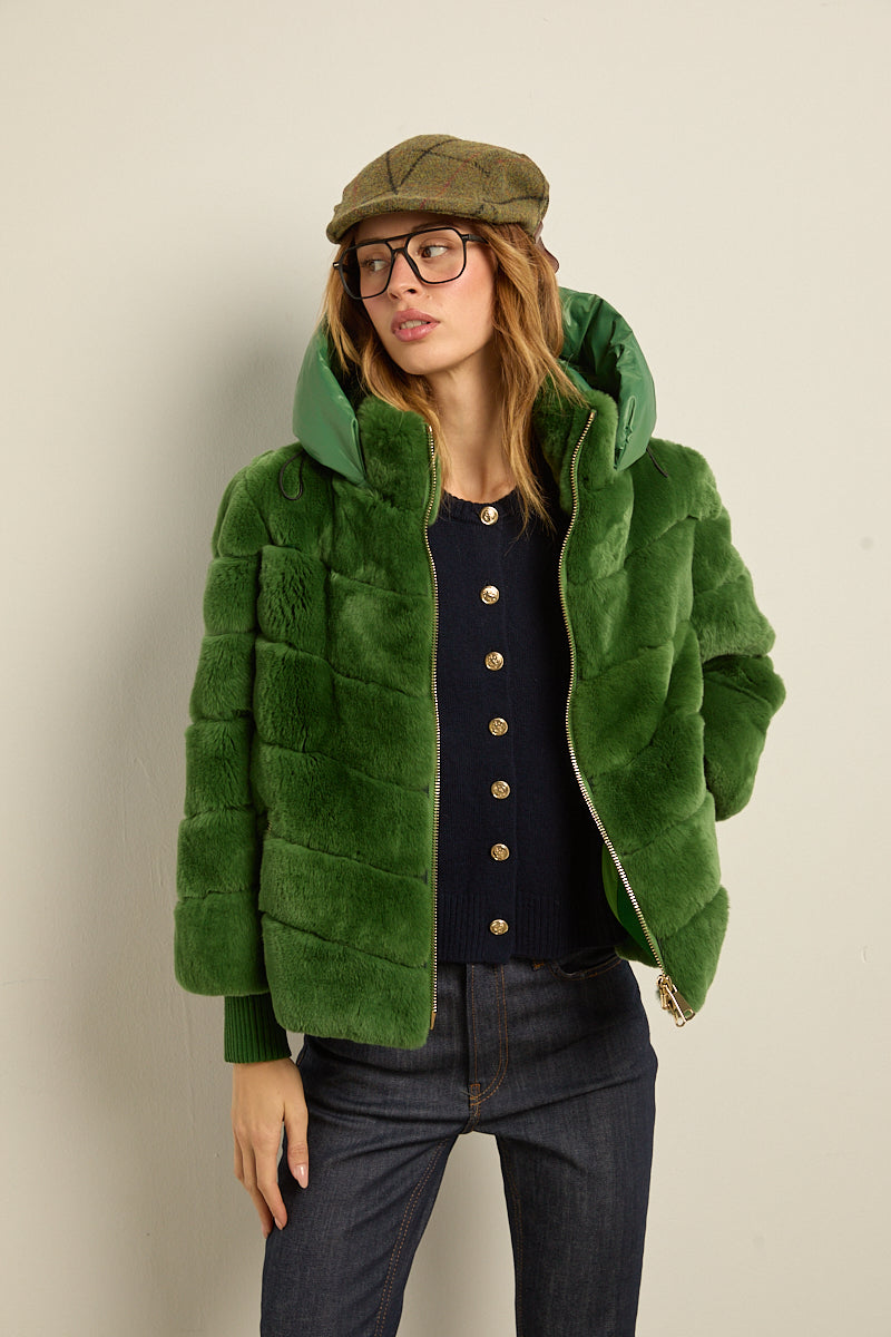 Chaqueta de piel rex verde con capucha desmontable