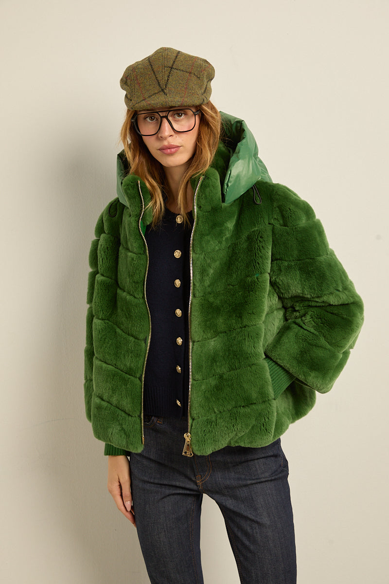 Chaqueta de piel rex verde con capucha desmontable