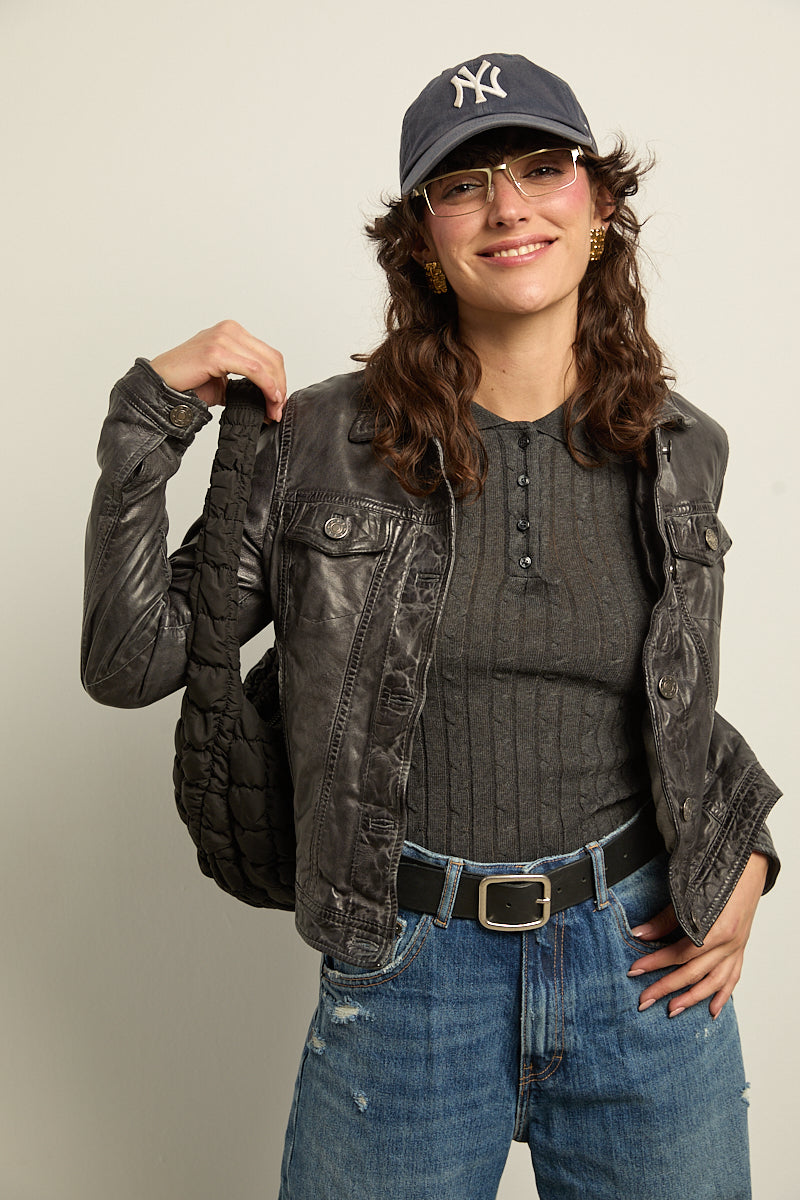 Cazadora de cuero plomo