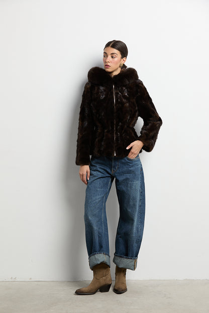 Chaqueta con capucha de visón patchwork marrón con zorro