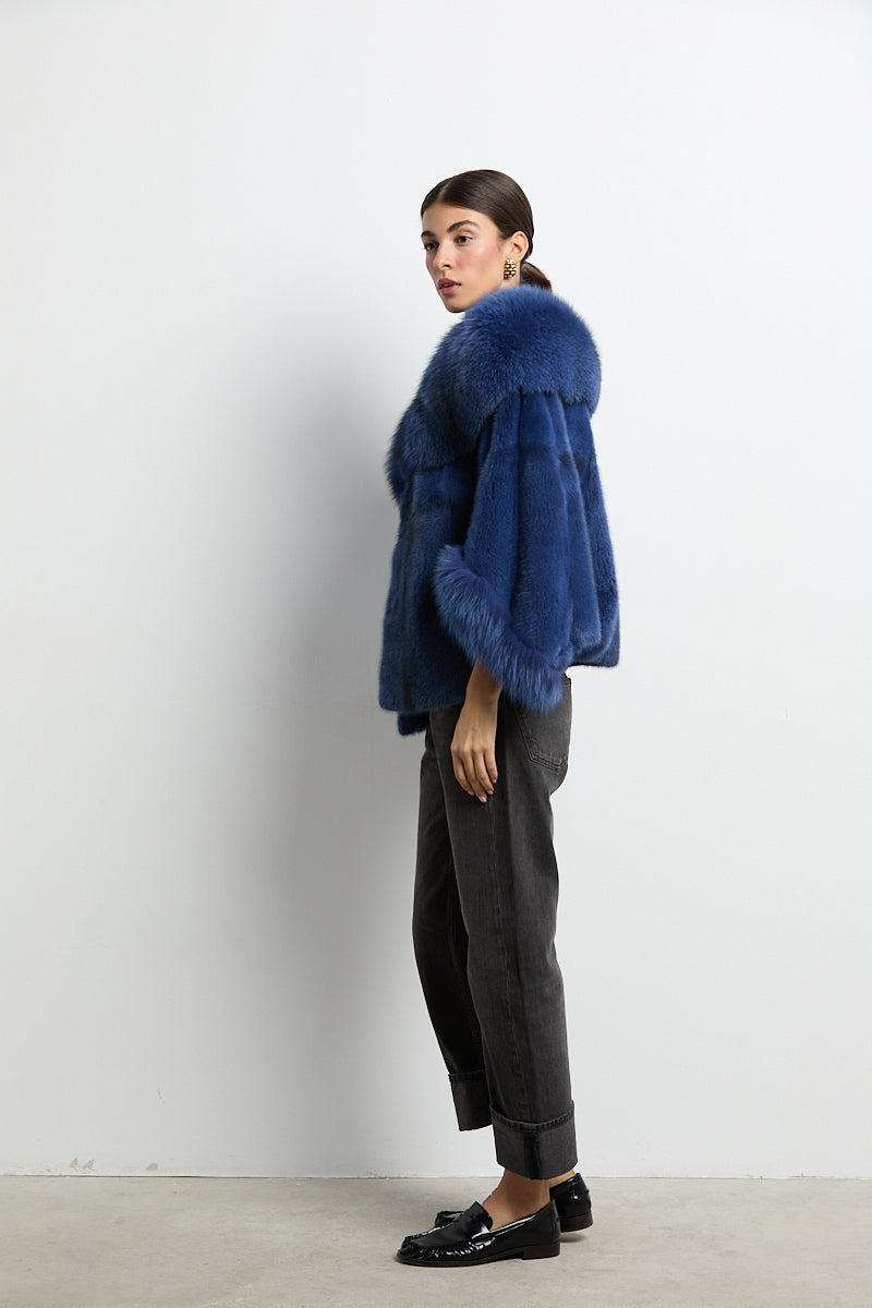 Capa estilo kimono de visón azul con zorro