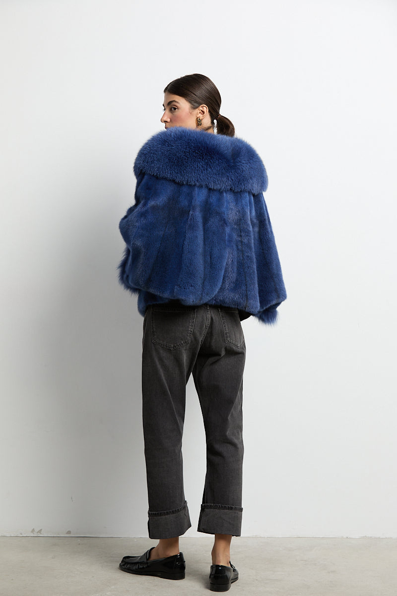Capa estilo kimono de visón azul con zorro