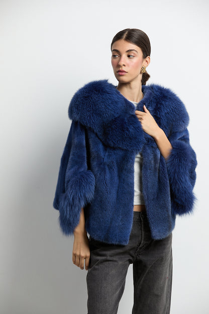 Capa estilo kimono de visón azul con zorro
