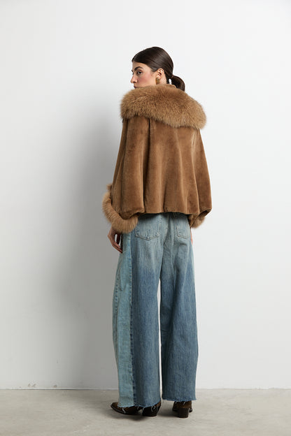 Capa estilo kimono de visón camel con zorro