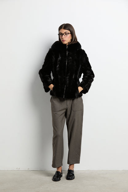 Chaqueta con capucha de visón patchwork negro con zorro
