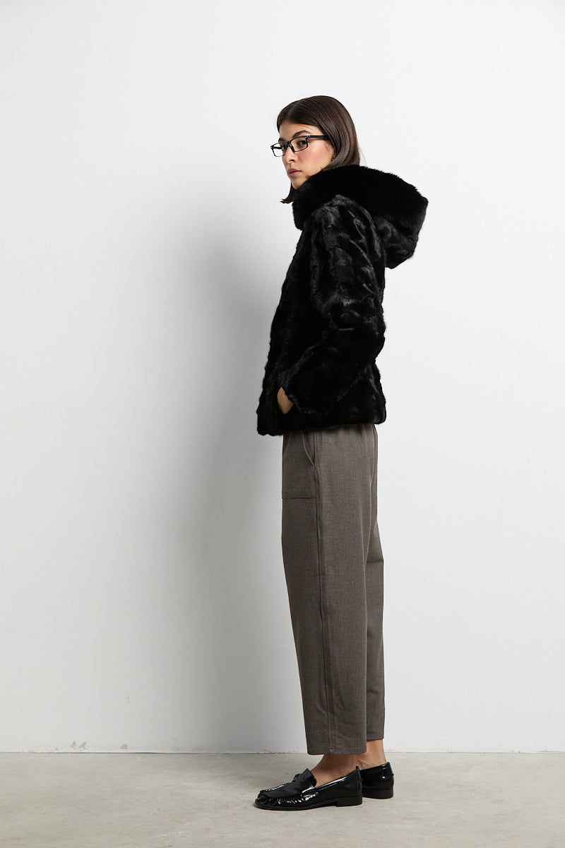 Chaqueta con capucha de visón patchwork negro con zorro