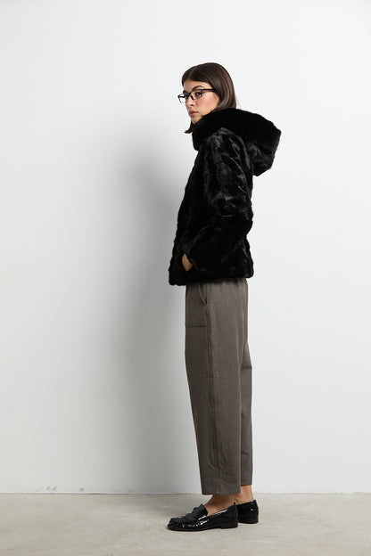 Chaqueta con capucha de visón patchwork negro con zorro