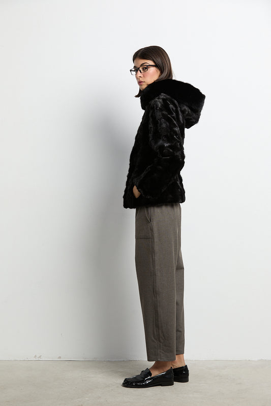 Chaqueta con capucha de visón patchwork negro con zorro