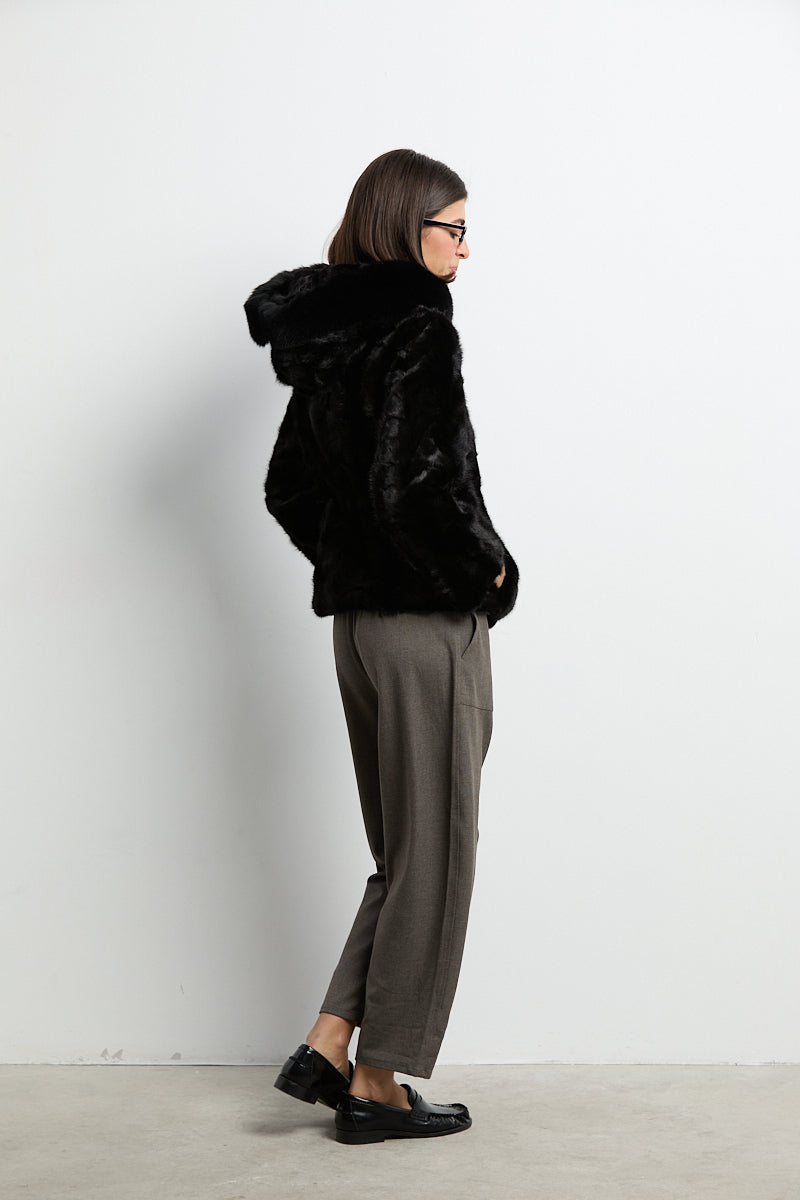 Chaqueta con capucha de visón patchwork negro con zorro