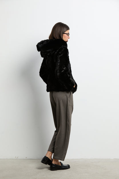 Chaqueta con capucha de visón patchwork negro con zorro