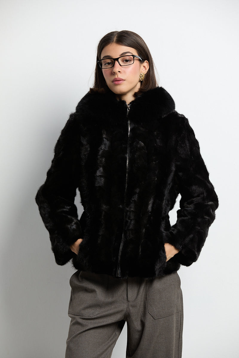 Chaqueta con capucha de visón patchwork negro con zorro
