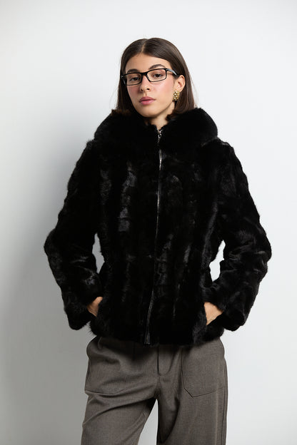 Chaqueta con capucha de visón patchwork negro con zorro