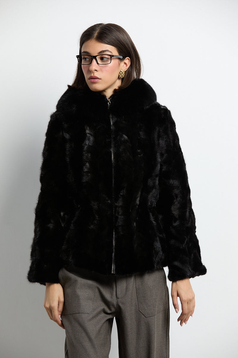 Chaqueta con capucha de visón patchwork negro con zorro