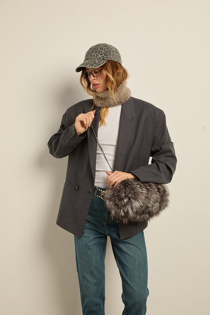 Bolso de zorro tipo manguito silver fox