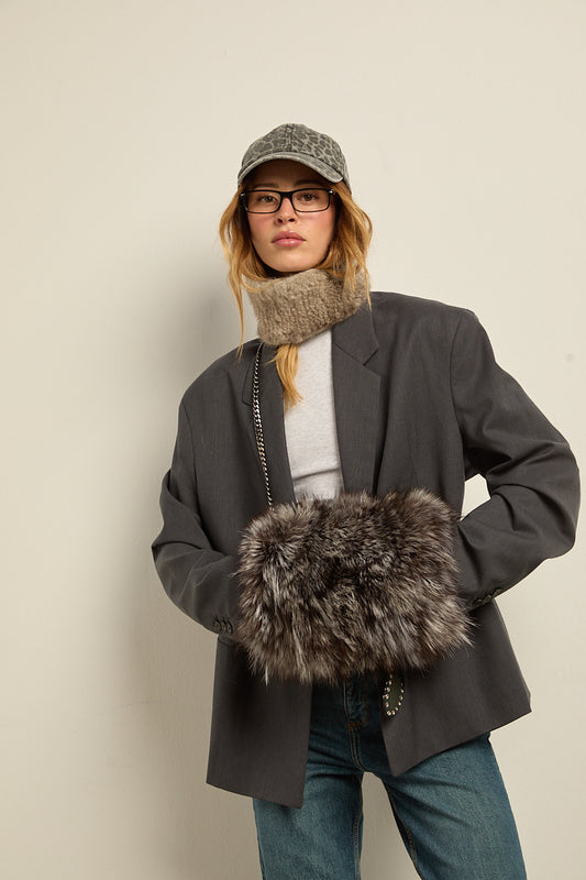 Bolso de zorro tipo manguito silver fox