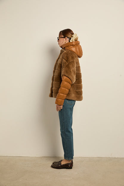 Chaqueta de piel rex con plumas desmontable