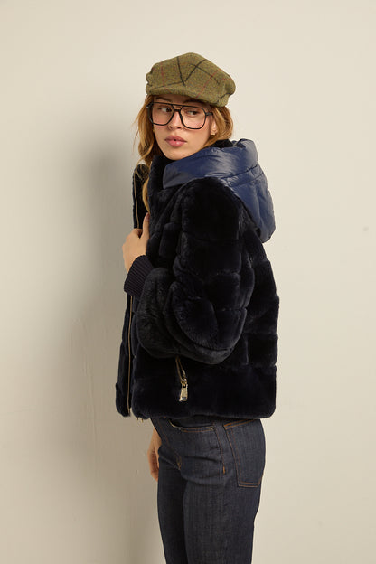 Chaqueta de piel rex azul con capucha desmontable