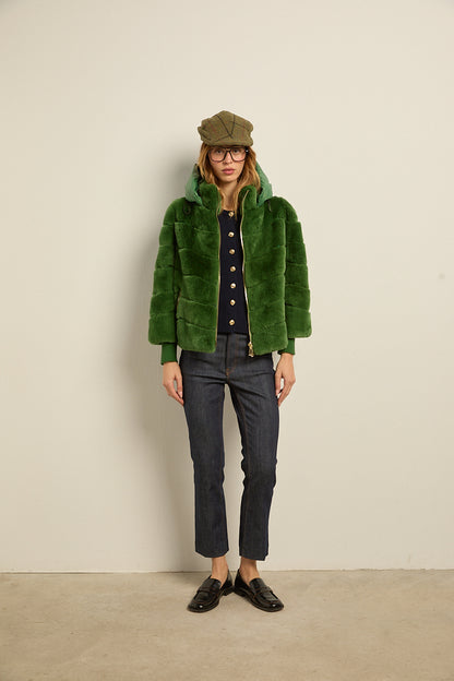 Chaqueta de piel rex verde con capucha desmontable
