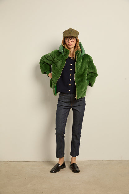 Chaqueta de piel rex verde con capucha desmontable