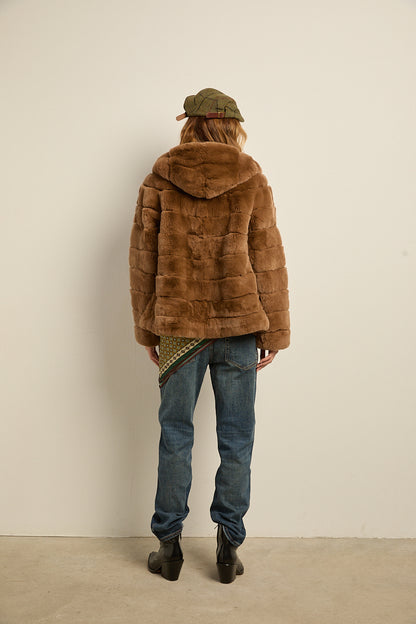Chaqueta de piel rex con capucha