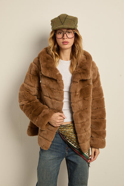 Chaqueta de piel rex con capucha
