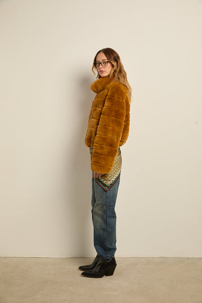Chaqueta de piel rex con cremallera
