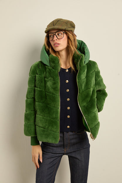 Chaqueta de piel rex verde con capucha desmontable