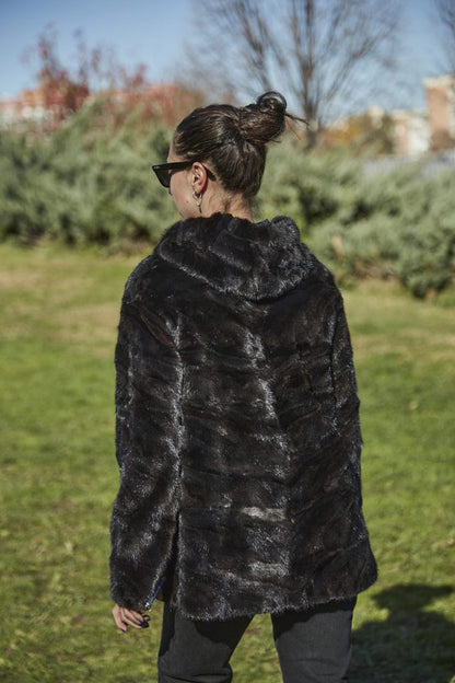 Visón negro con capucha COLECCIÓN MOSAICO